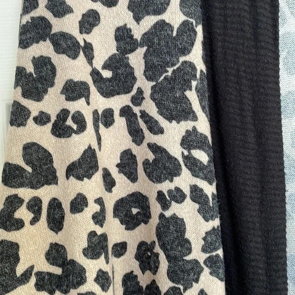 Leopard Cardigan Small - Picture 5 of 7